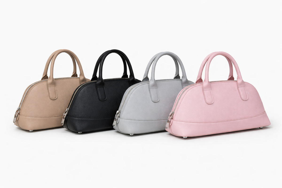 BOLSO BAGUETTE EN CUERO SINTÉTICO, BOLSILLO INTERNO Y CORREA AJUSTABLE.