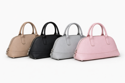 BOLSO BAGUETTE EN CUERO SINTÉTICO, BOLSILLO INTERNO Y CORREA AJUSTABLE.